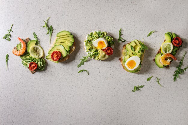 Variété de sandwichs à l&#39;avocat