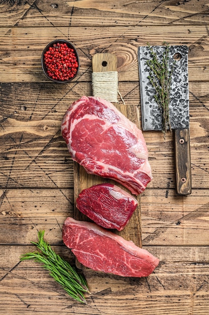 Variété de steaks de viande de boeuf black angus cru