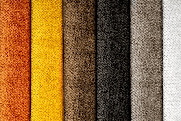 Une variété de tissus avec une palette de couleurs