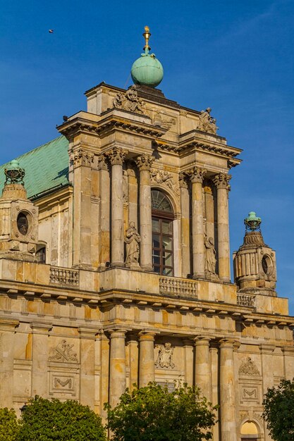 Varsovie Pologne église carmélite à la célèbre rue Krakowskie Przedmiescie architecture néoclassique