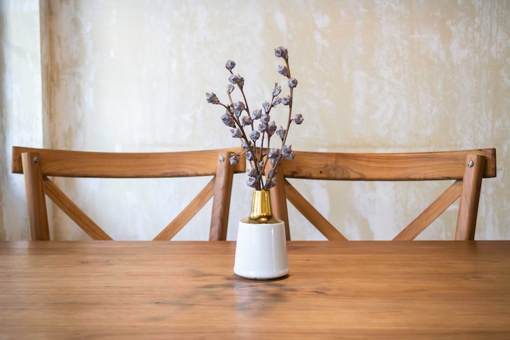 Photo vase en gros plan sur la table à la maison