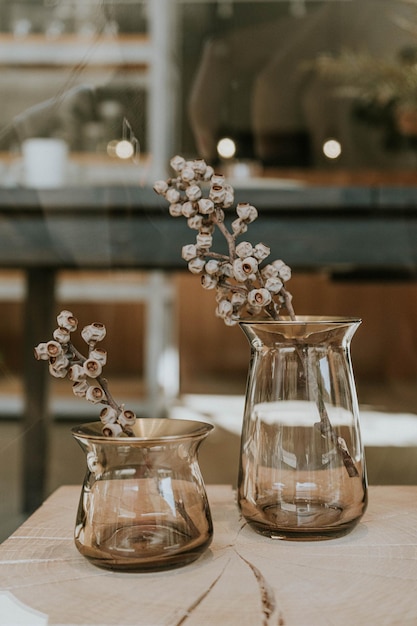 Photo vase en verre en gros plan sur la table