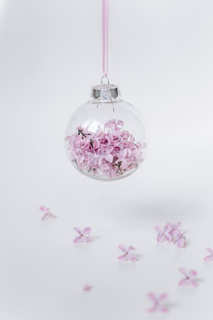 Vase en verre à ruban suspendu fleurs lilas rondes