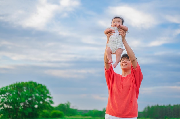 Le vaste ciel terrestre d'Hokkaido et ses parents et ses enfants