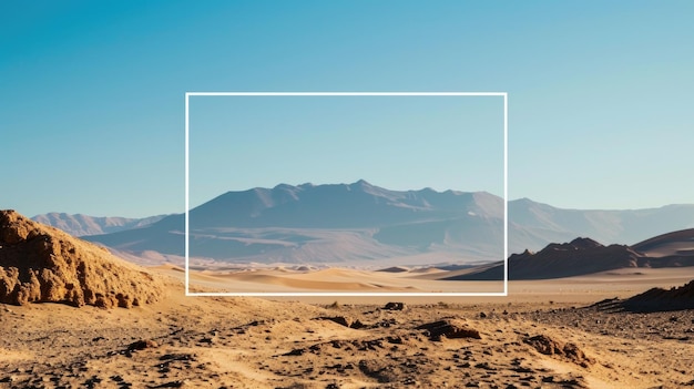 Vaste paysage désertique avec dunes de sable et chaîne de montagnes
