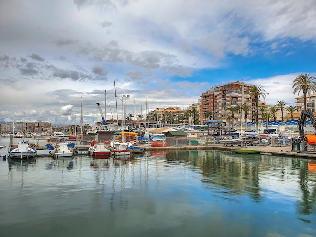 Vega Baja del Segura Torrevieja Zona pesquera y edificio de Aduanas