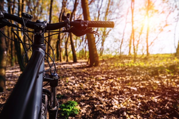 Photo vélo sur la route de campagne