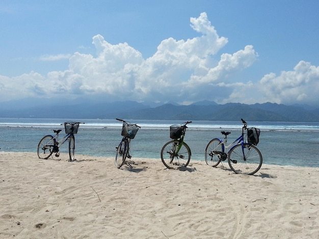 Photo des vélos sur la plage