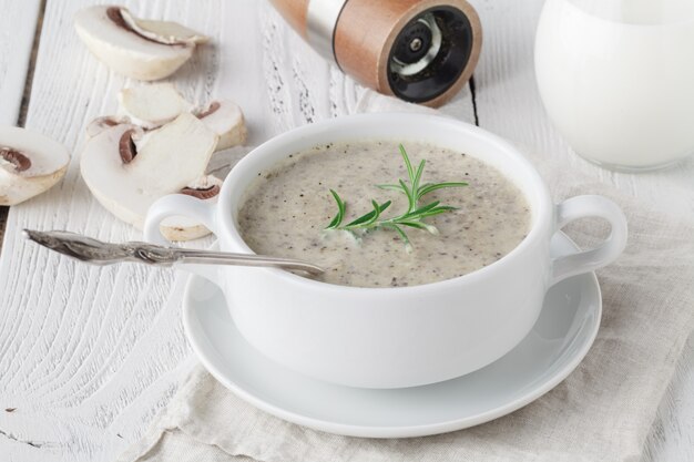 Velouté de champignons au persil