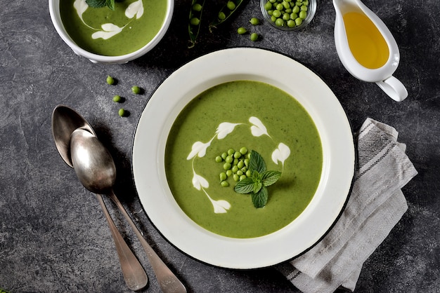 Velouté de pois verts à la menthe