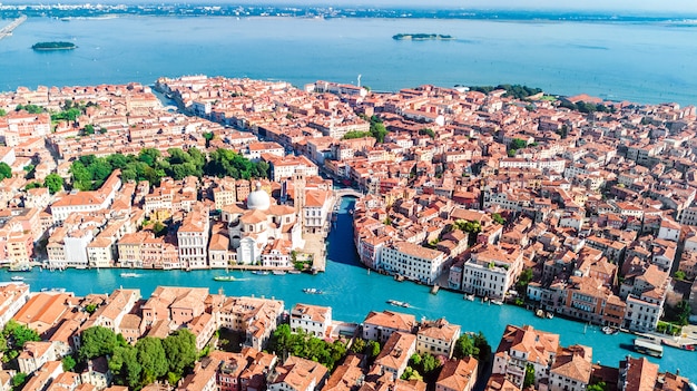 Venise Grand Canal de la ville et maisons vue aérienne, paysage urbain de l'île de Venise et lagon vénitien d'en haut, Italie