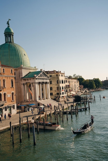 Venise Vénétie Italie nov 2021 Centre-ville de Venise Le Grand Canal et l'église San Simeon Piccolo