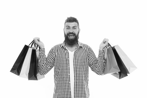 Vente de shopping Soins de coiffeur masculin Homme barbu avec des sacs à provisions Black Friday Cyber Monday Hipster heureux mature avec barbe Hipster caucasien brutal avec moustache Prenant plus