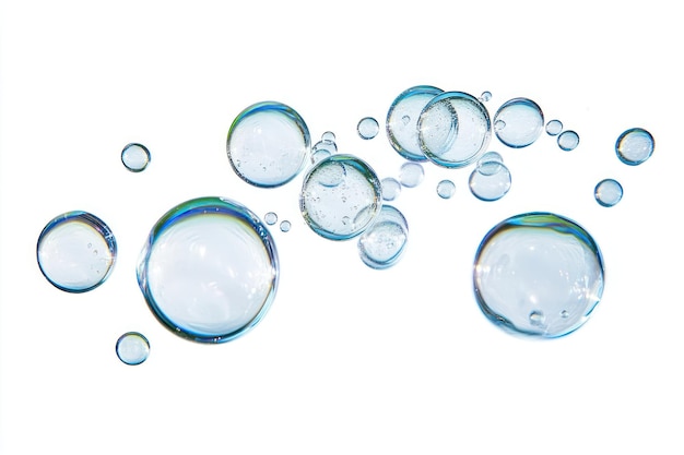 De véritables petites bulles claires à l'arrière-plan flottant blanches