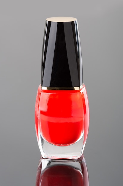 Vernis à ongles rouge