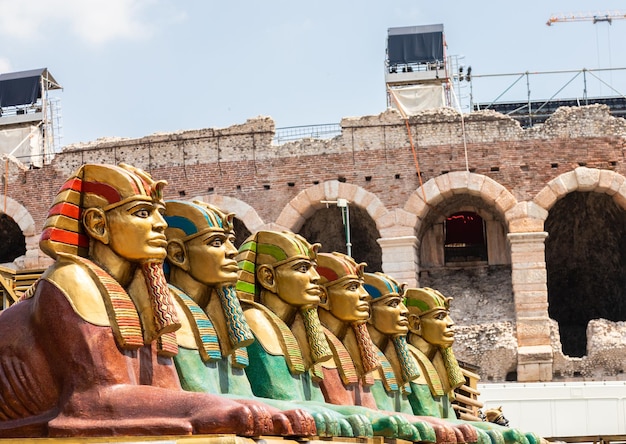 Vérone Italie préparer la scène pour le spectacle de théâtre dans la célèbre Arena di Verona