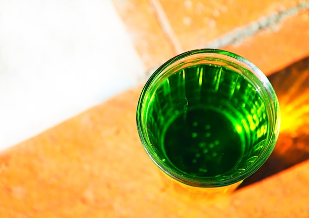 Verre d'arrière-plan objet soda acide vert