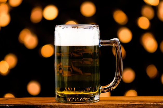 Photo verre de bière boisson alcoolisée lumière de fond bokeh isolé pour faire la fête