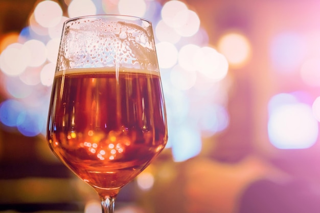 Verre de bière avec bokeh