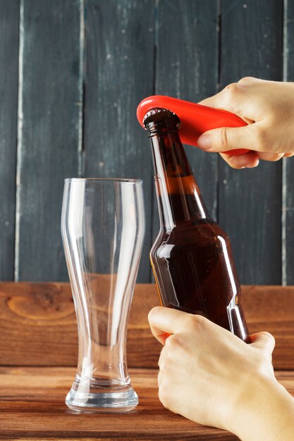 Photo verre de bière et bouteille de bière