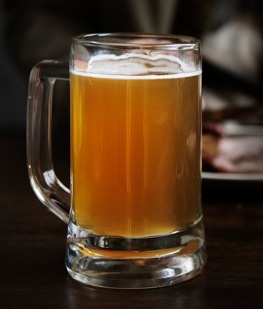 Verre De Bière Sur Une Table