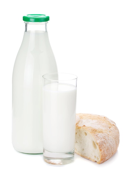 Verre de bouteille de lait et pain