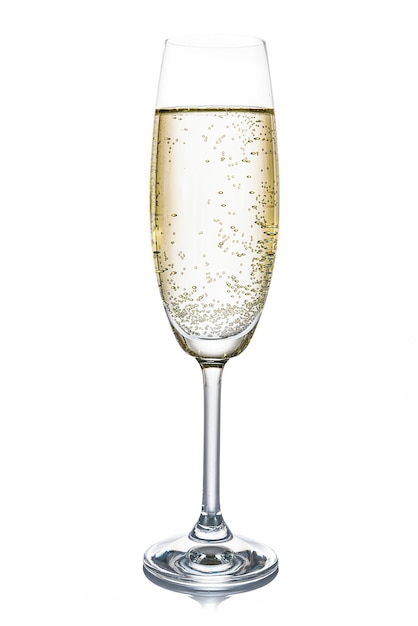 Photo verre de champagne isolé sur fond blanc détails élevés
