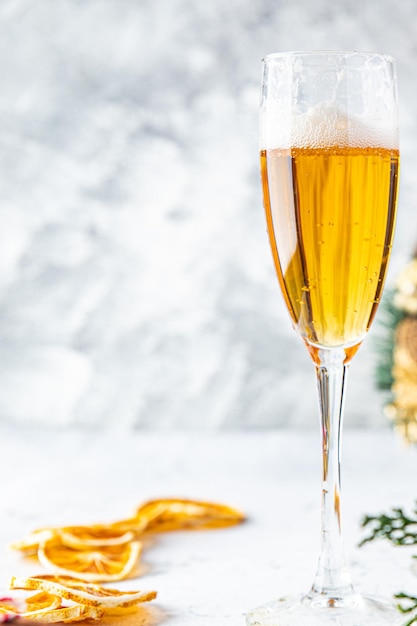 Verre de champagne vin mousseux vacances cocktail de noël vin chaud grog vin