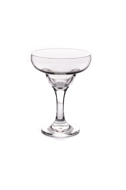 Verre à cocktail Margarita isolé sur fond blanc