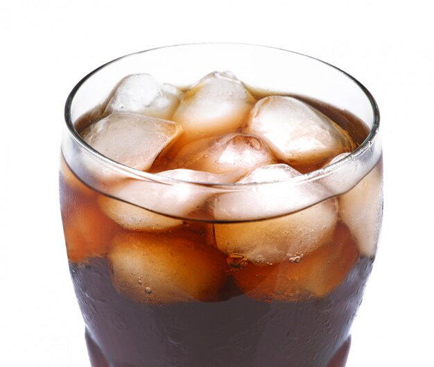 Verre de cola avec glace