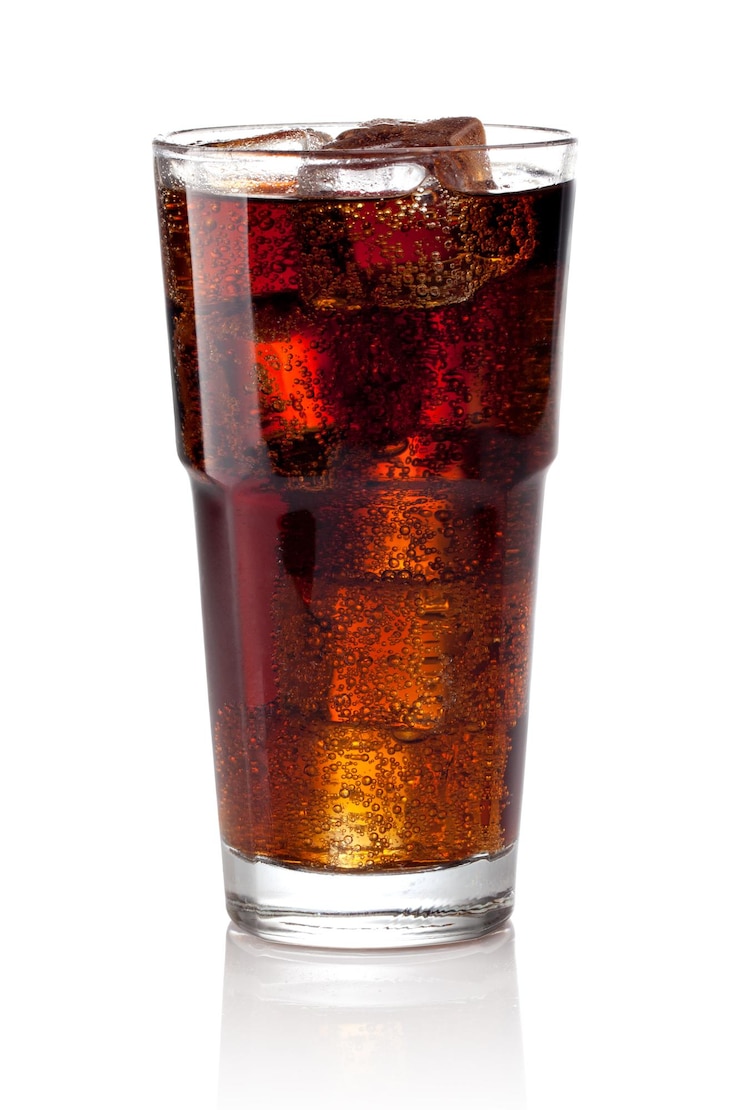 Photo verre cola avec des glaçons