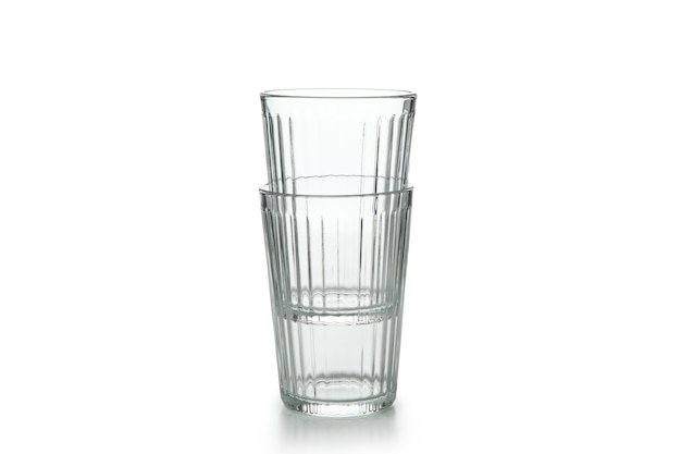 Verre dans un verre isolé sur fond blanc