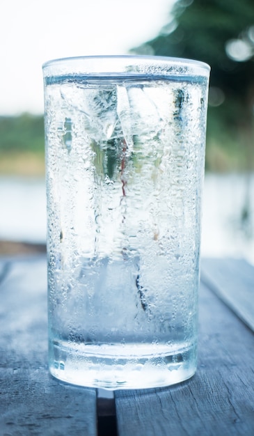 Verre d&#39;eau très froide