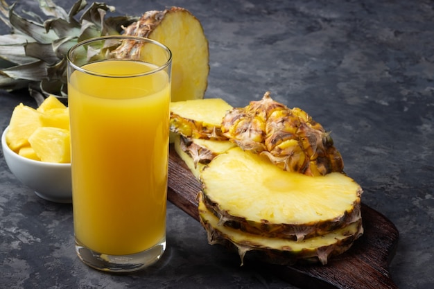 Verre de jus d'ananas