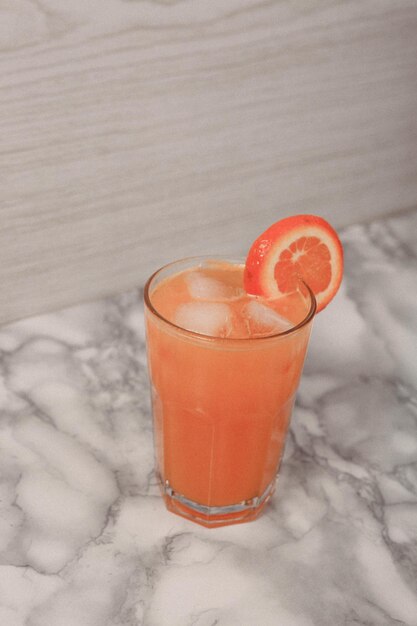 Un verre de jus d'orange savoureux