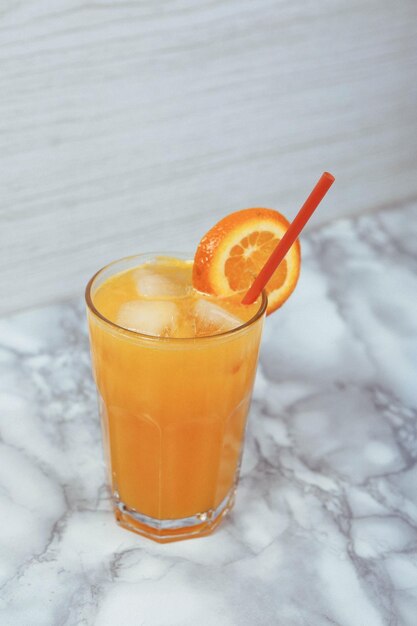 Un verre de jus d'orange savoureux