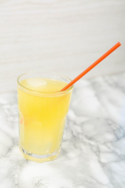 Un verre de jus d'orange savoureux