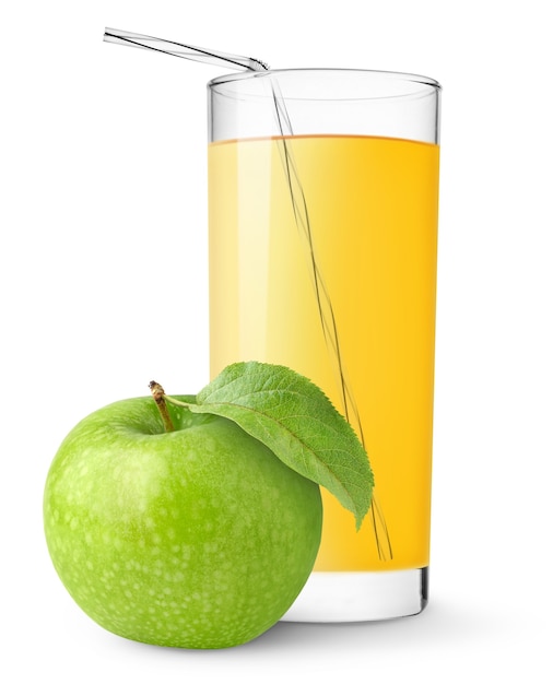 Verre de jus de pomme et pomme verte isolée