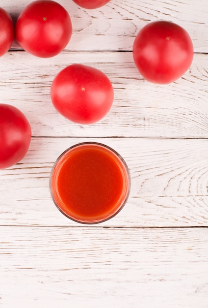 Verre de jus de tomate