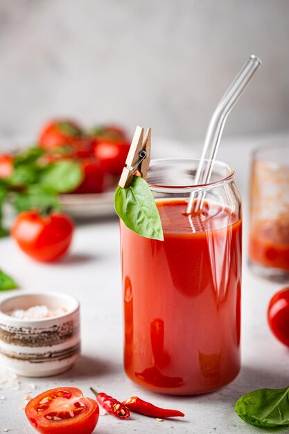 Verre de jus de tomate