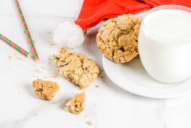 Verre à lait et biscuits pour le Père Noël