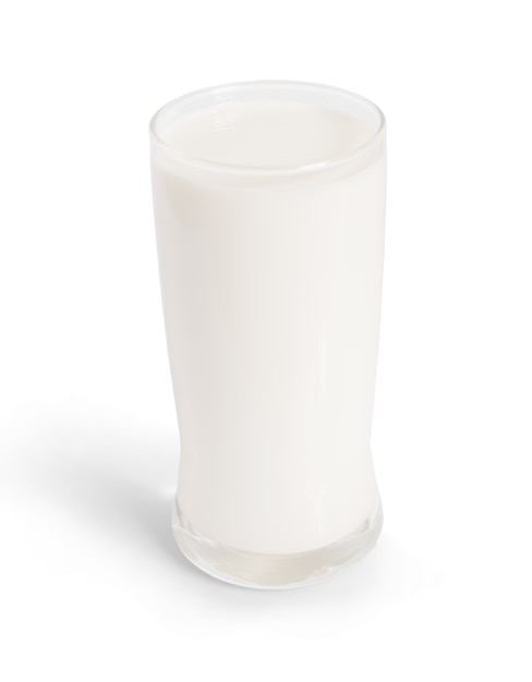 Verre de lait isolé sur blanc