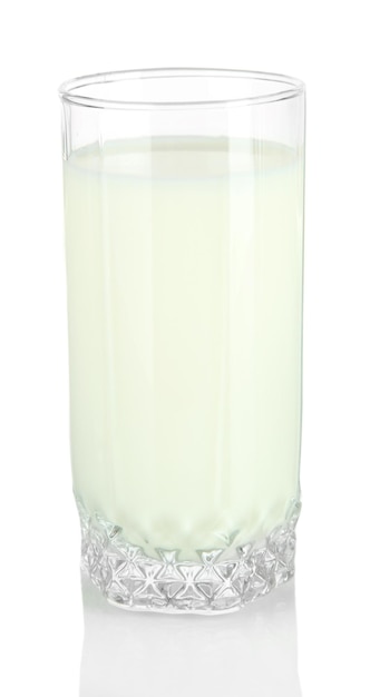 Verre de lait isolé sur blanc