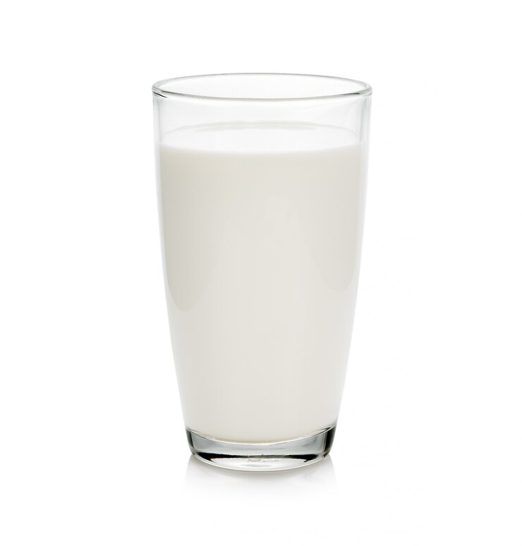 Photo verre de lait isolé sur blanc