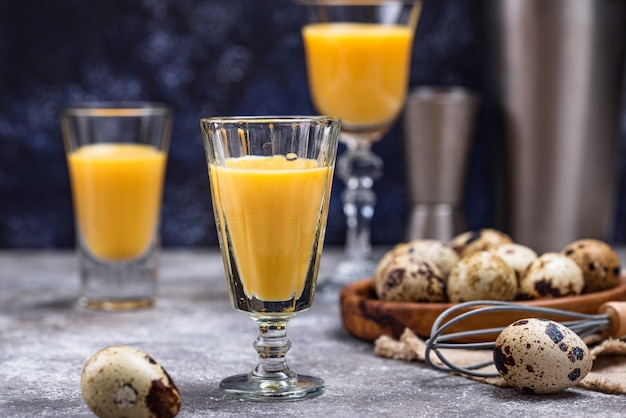 Verre de liqueur d'oeuf sucré