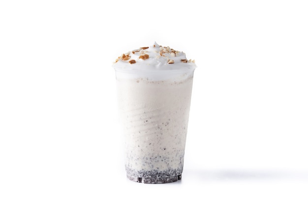 verre avec milkshake glacé