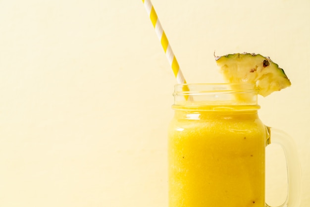 verre à smoothie ananas frais