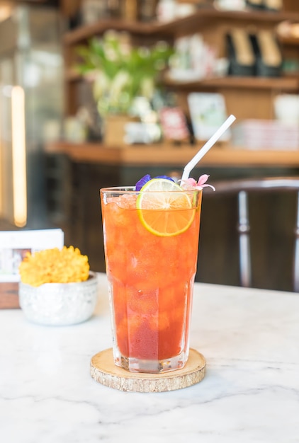 verre de thé glacé au citron