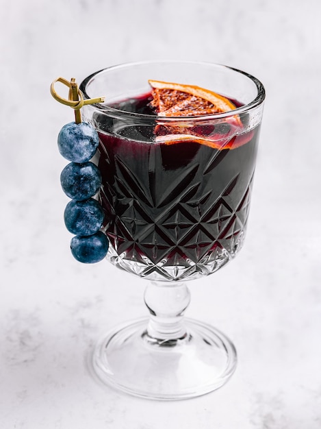 Verre de vin chaud aux épices