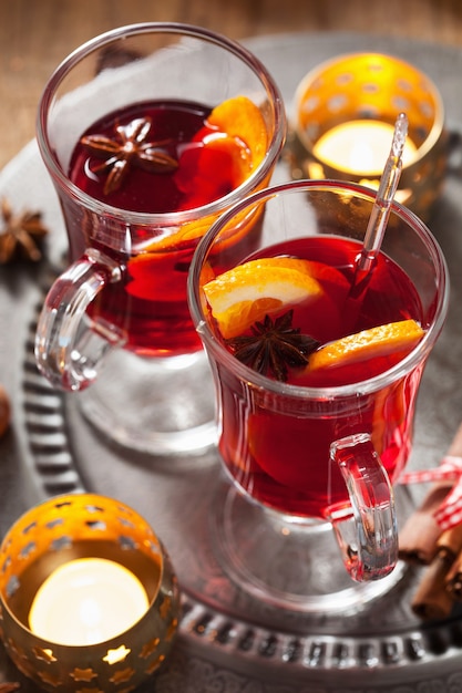 Verre De Vin Chaud à L'orange Et Aux épices, Décoration De Noël